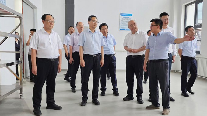 甘肅國投集團黨委書記、董事長成廣平一行到西部工程檢測研發(fā)基地調研